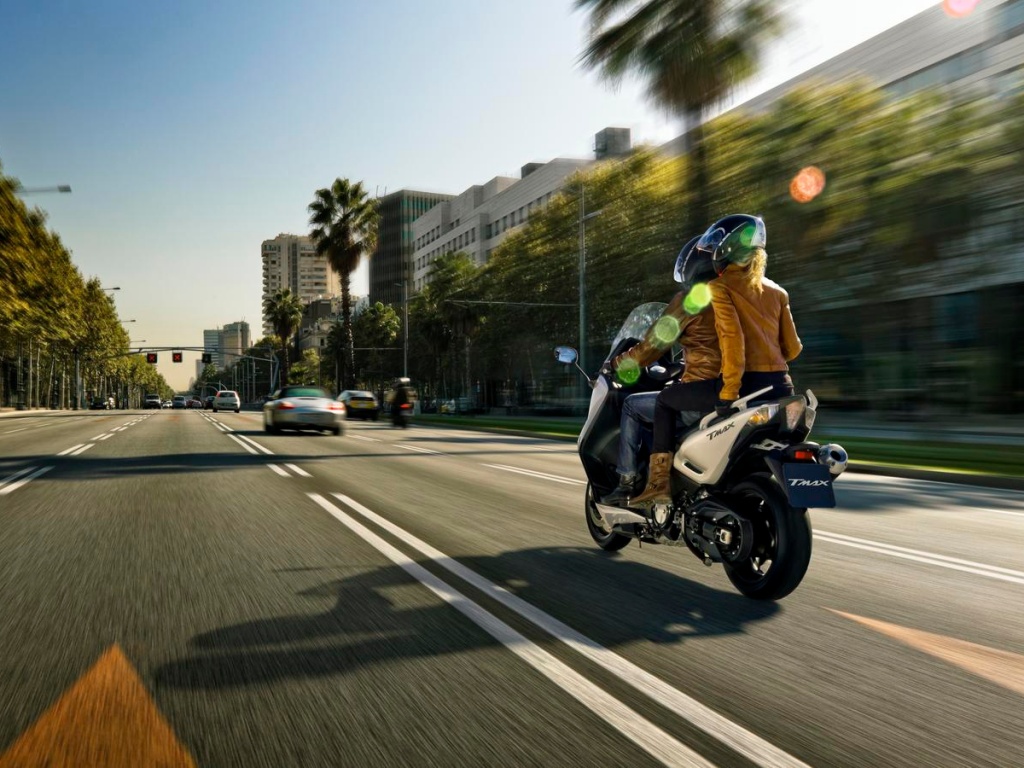 Фото скутера Yamaha TMAX ABS